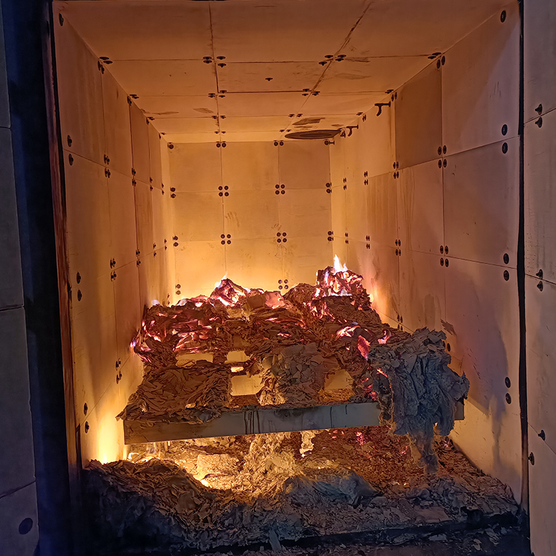 Pyrolýzní pec a čistící kabina